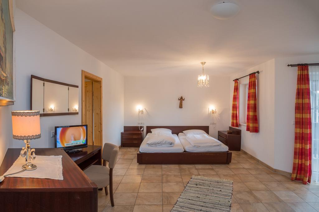 Landhaus Charlotte Am Geigenbuehel -Apartments Seefeld in Tirol Esterno foto